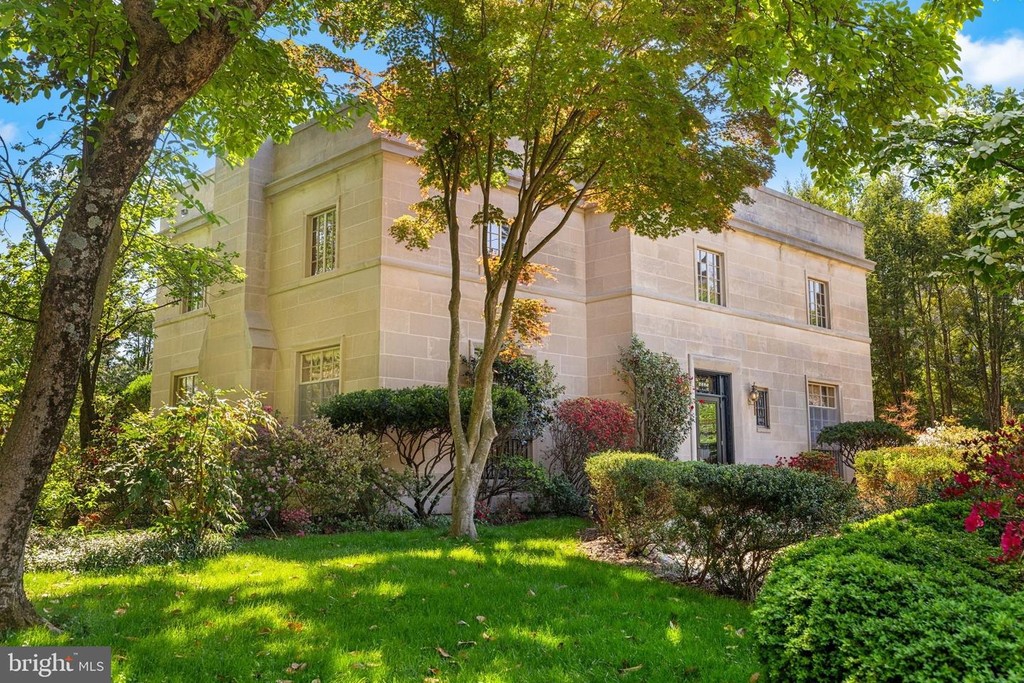 Property photograph from Cynthia Howar’s WFP listings
