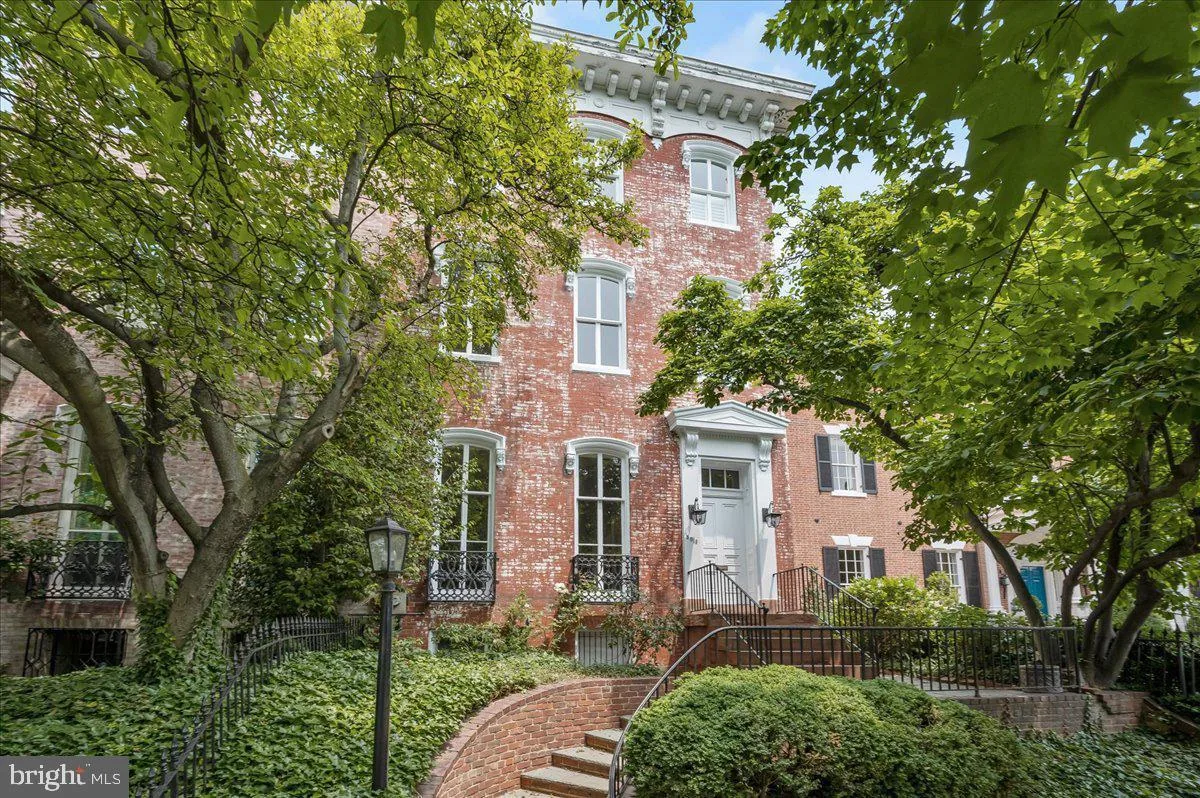 Front exterior of 3019 N Street NW